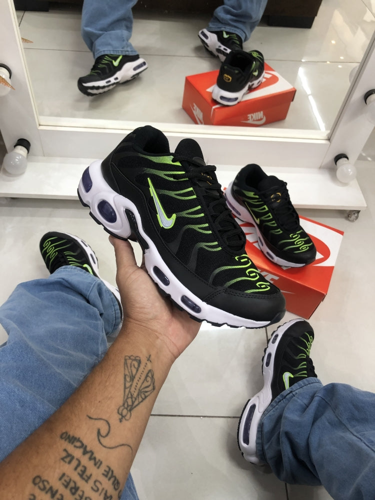 NK AIR TN PRETO/VERDE