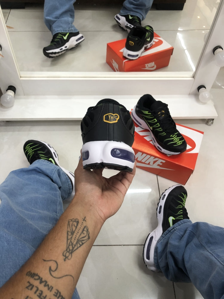 NK AIR TN PRETO/VERDE
