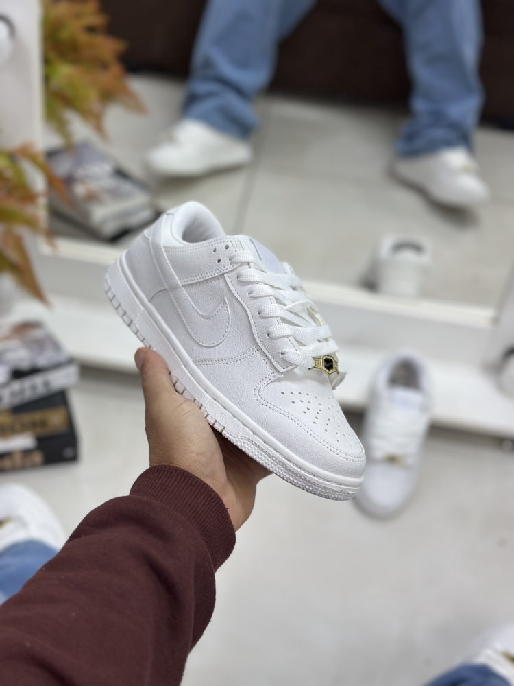 NK DUNK LOW PRO SB BRANCO