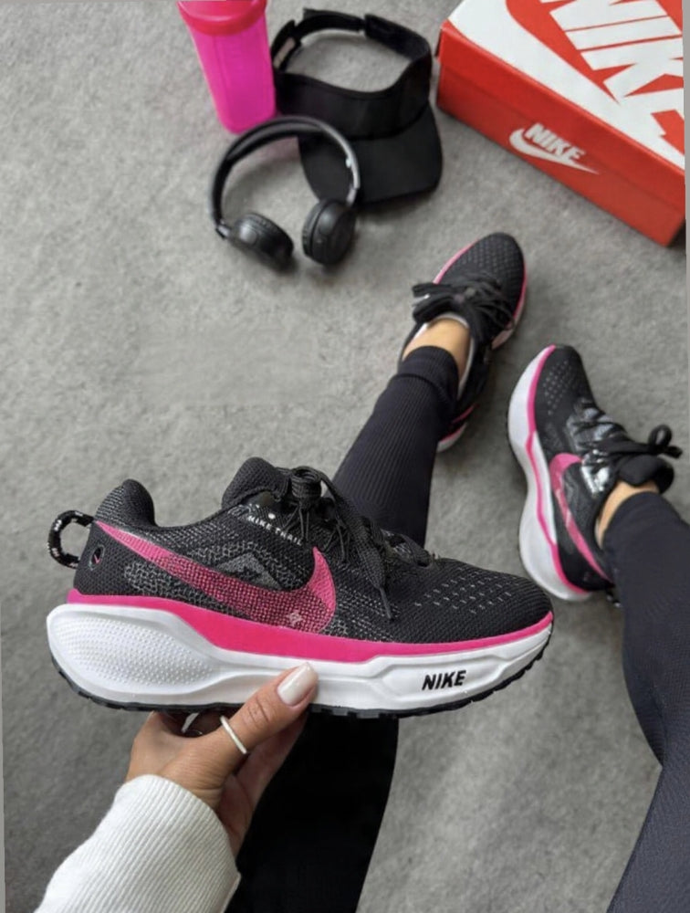 NK PEGASUS TRAIL 5 PRETO/PINK