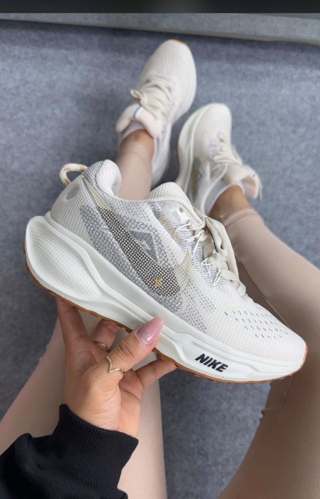 NK PEGASUS TRAIL CREME