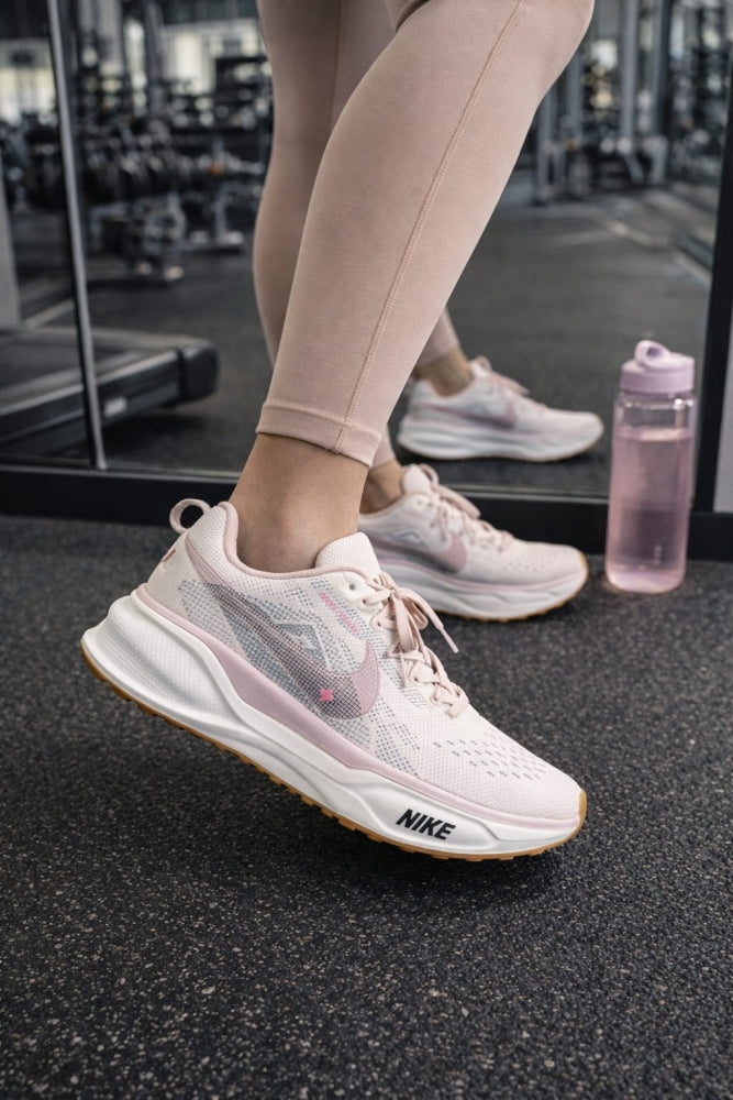 NK PEGASUS TRAIL CREME/ROSE