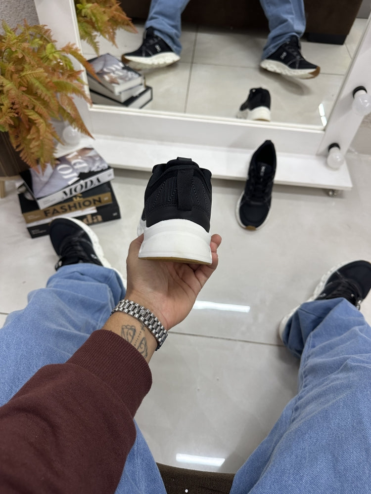 ON CLOUD SURFER MAX PRETO/BRANCO