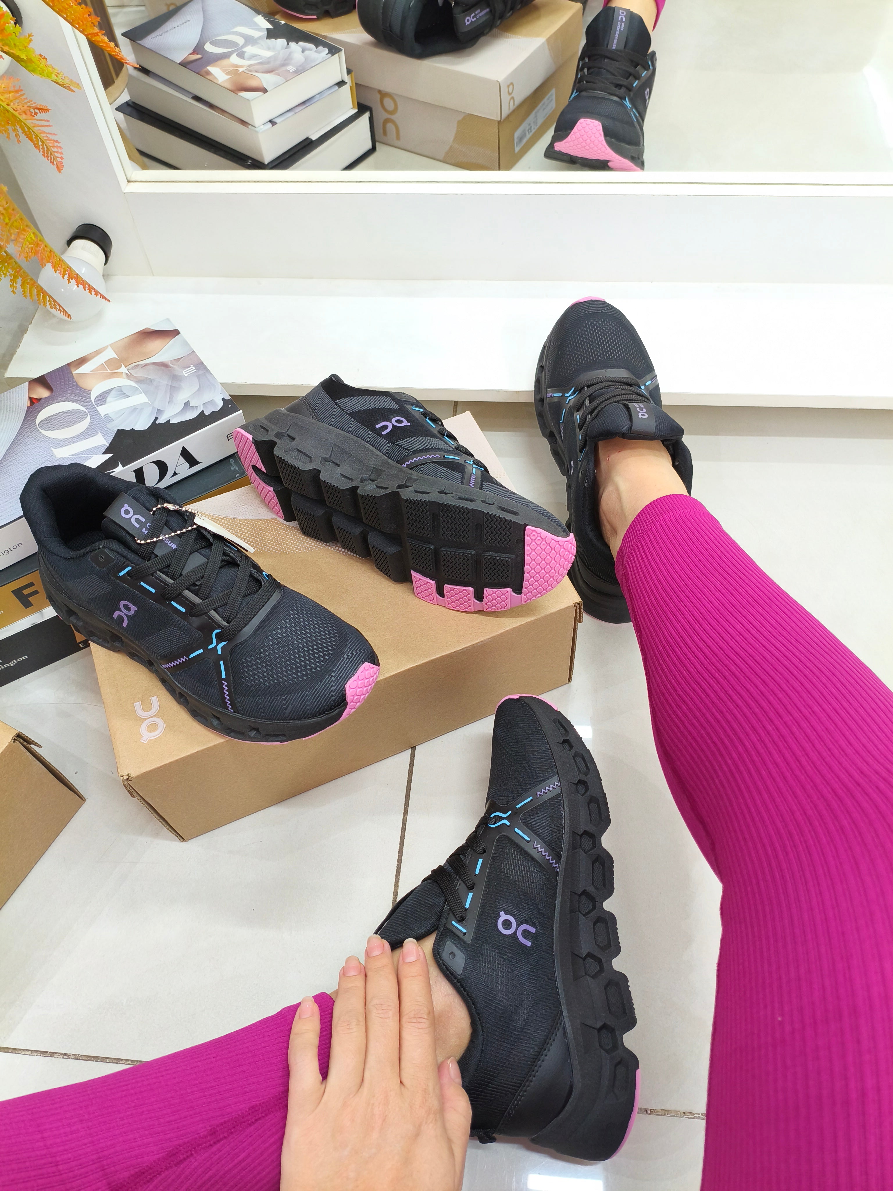 ON CLOUD SURFER MAX PRETO LILAS/ROSA