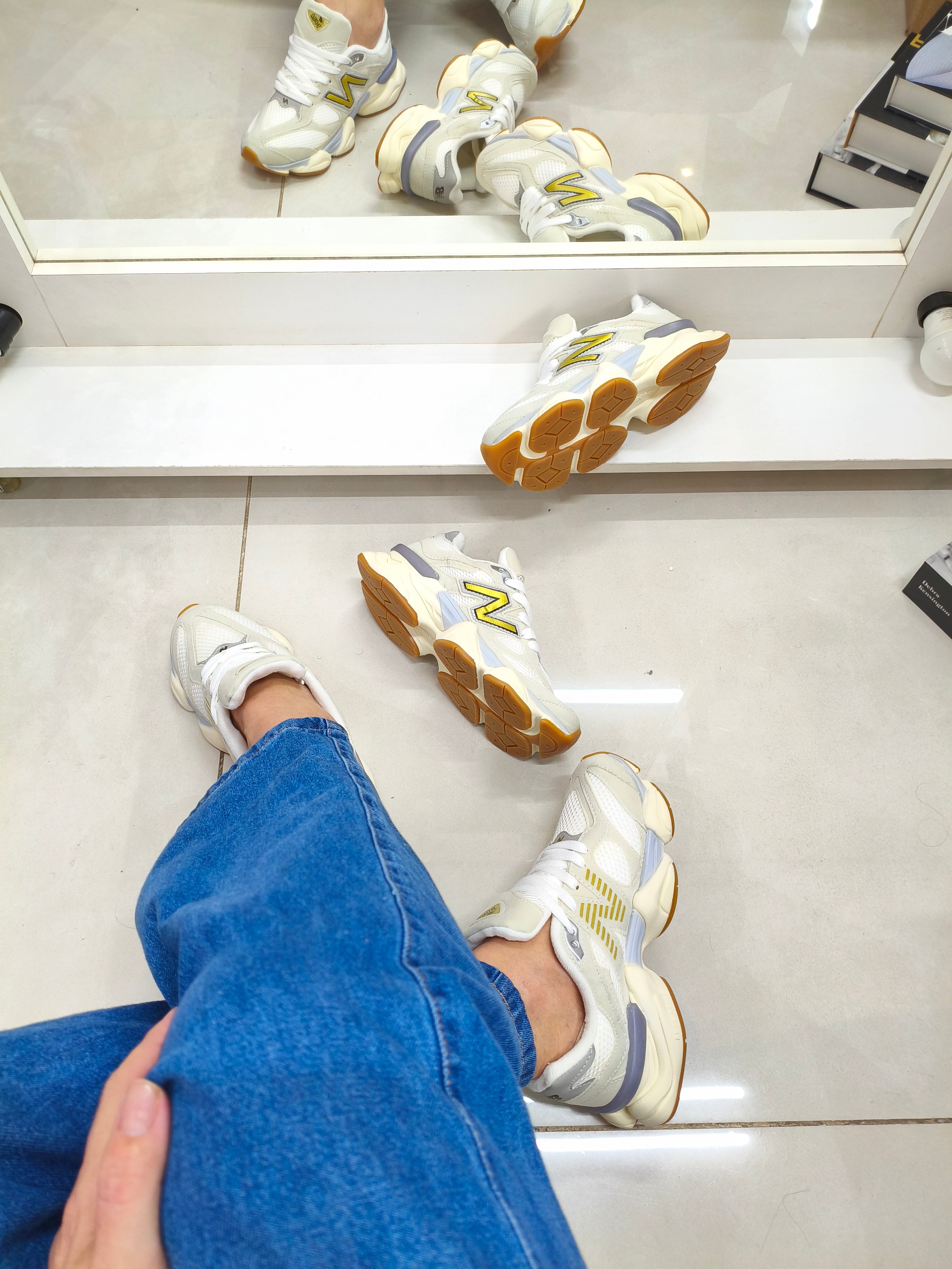 NB 9060 PREMIUM OFF-WHITE/DOURADO