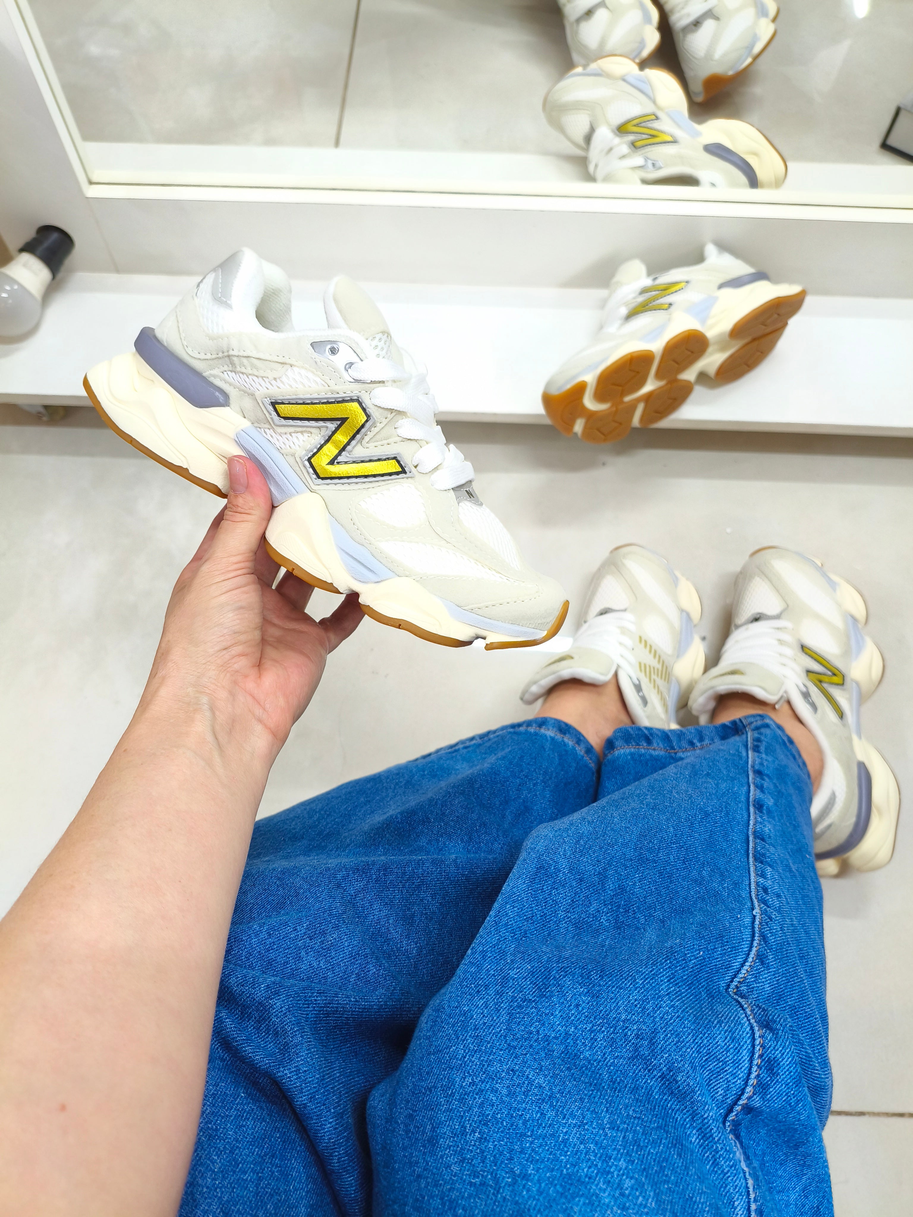 NB 9060 PREMIUM OFF-WHITE/DOURADO