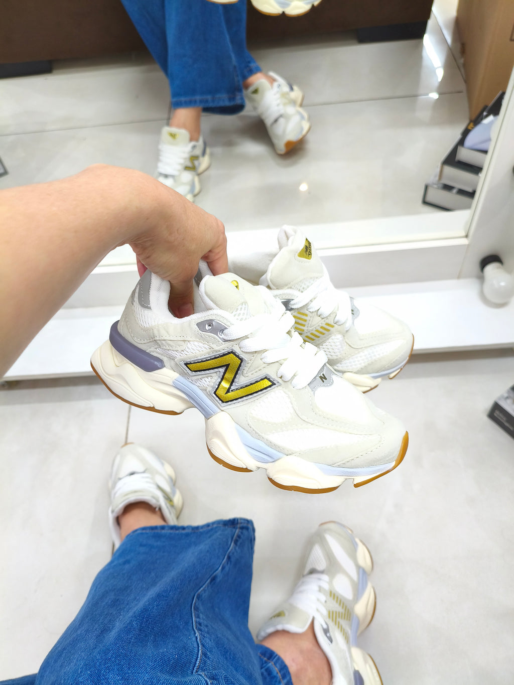 NB 9060 PREMIUM OFF-WHITE/DOURADO