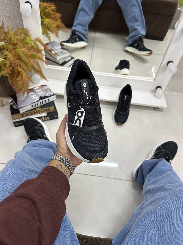 ON CLOUD SURFER MAX PRETO/BRANCO